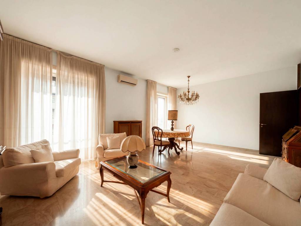 appartamento in vendita a Milano in zona Maggiolina