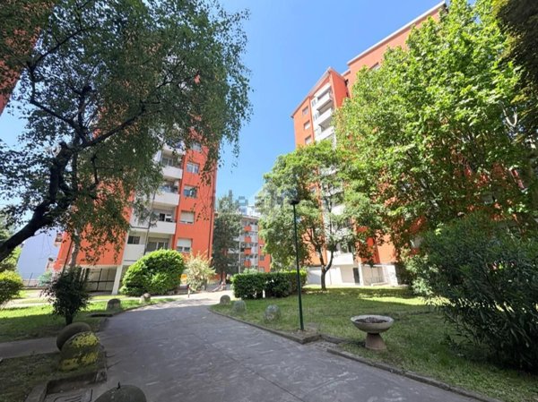 appartamento in vendita a Milano in zona Lorenteggio