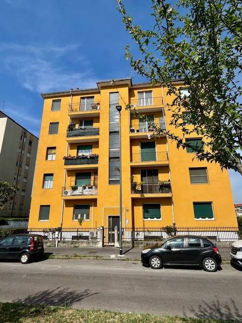 appartamento in vendita a Milano in zona Famagosta