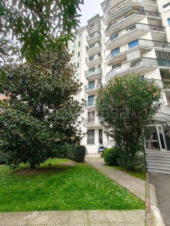 appartamento in vendita a Milano in zona Cadorna