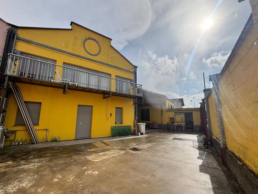 intera palazzina in vendita a Milano in zona Affori