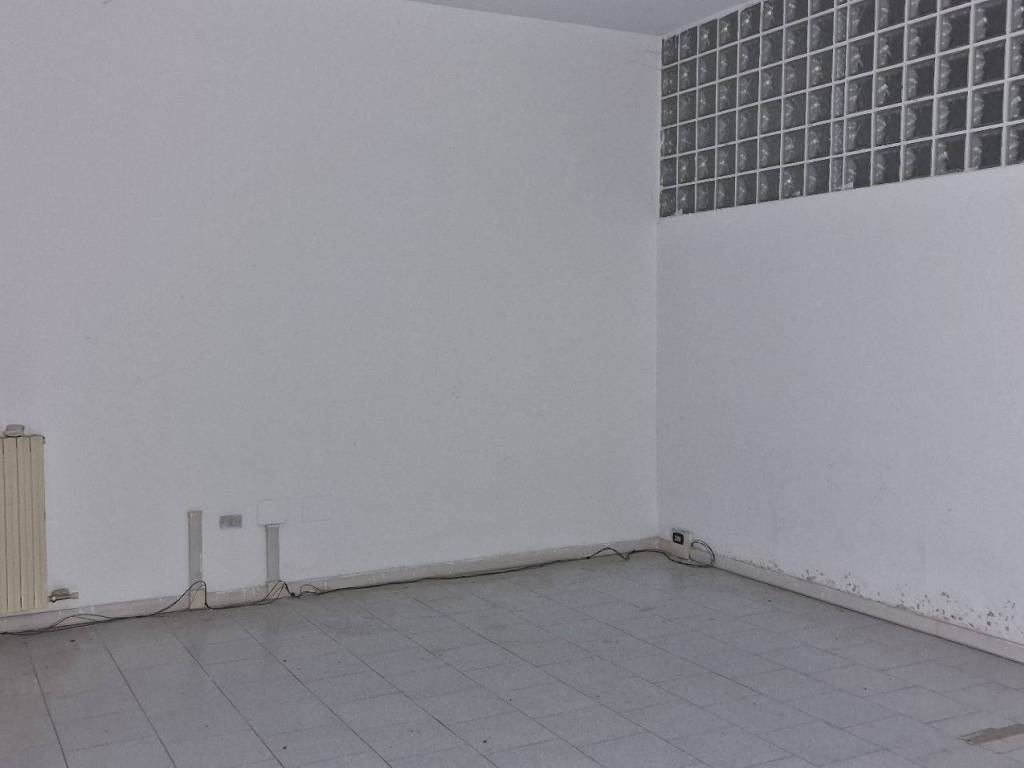 negozio in vendita a Milano in zona Crescenzago