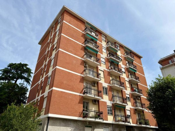 locale commerciale in vendita a Milano