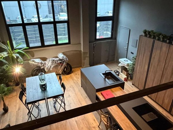 negozio in vendita a Milano in zona Baggio