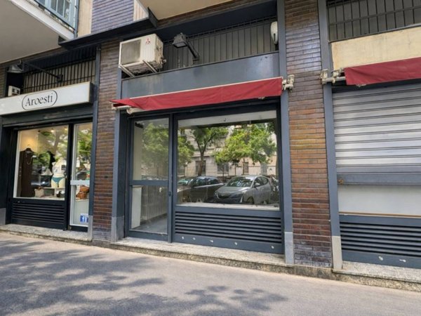 negozio in vendita a Milano in zona Solari