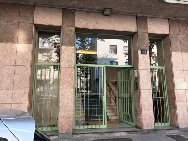 appartamento in vendita a Milano in zona Guastalla