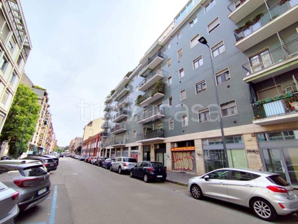 appartamento in vendita a Milano in zona Cascina dei Pomi