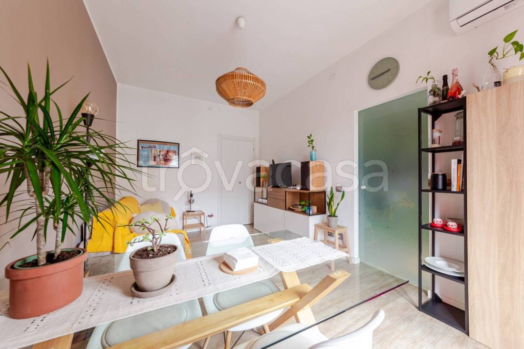 appartamento in vendita a Milano in zona Gorla