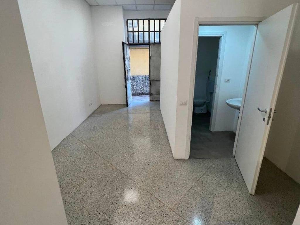 negozio in vendita a Milano in zona Porta Ticinese