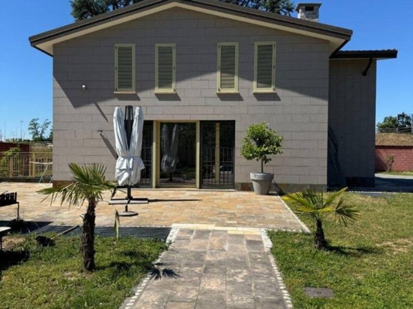 casa indipendente in vendita a Milano in zona Baggio