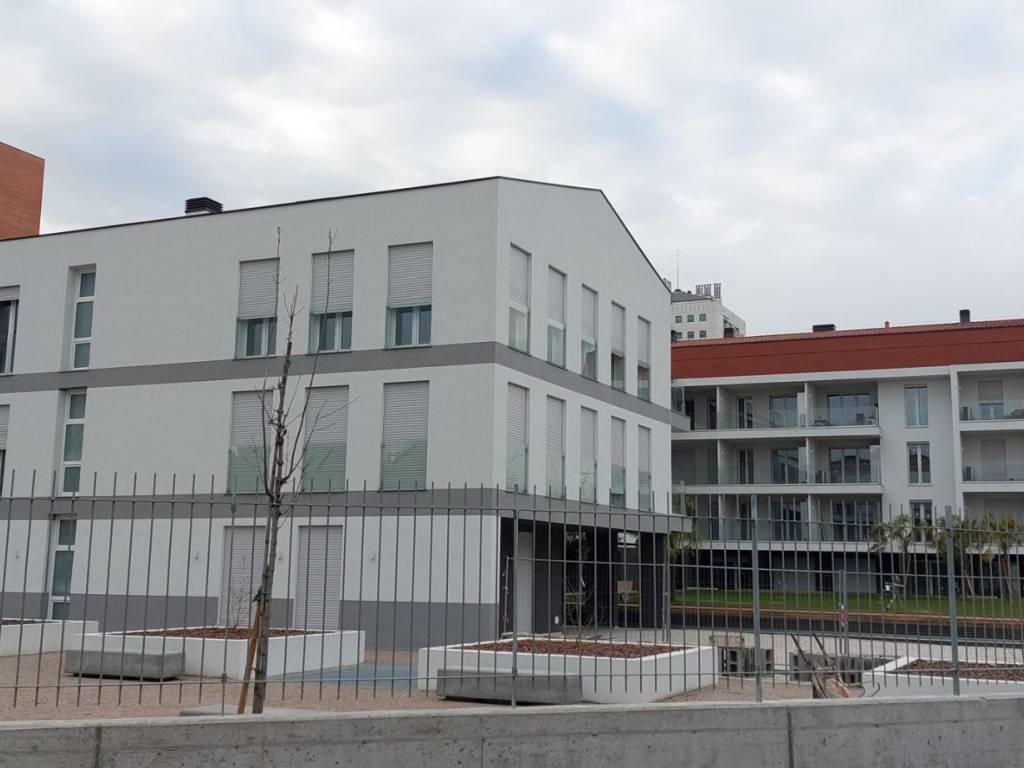 negozio in vendita a Milano in zona Adriano