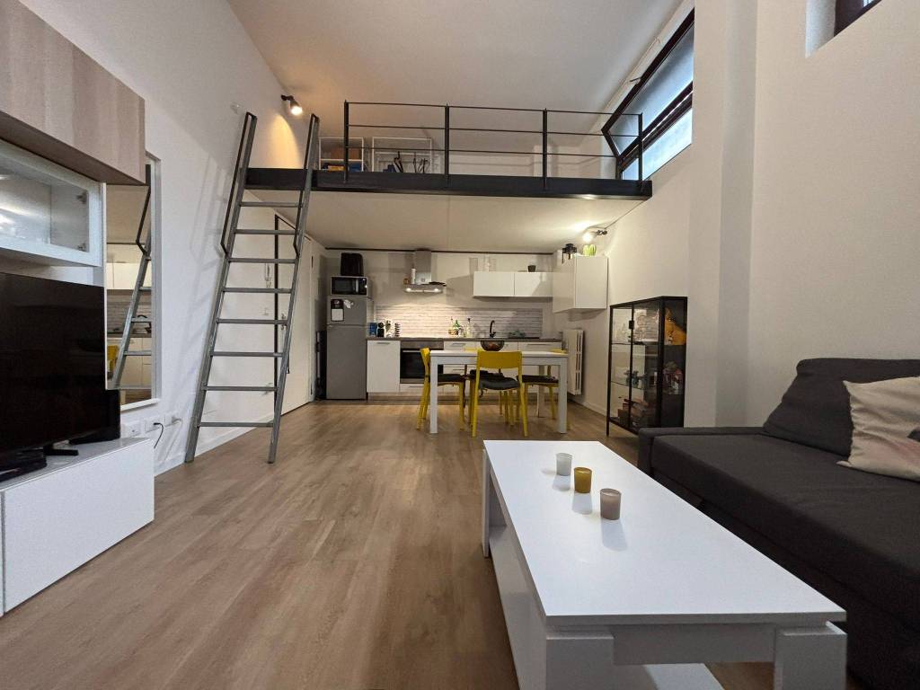 appartamento in vendita a Milano in zona Famagosta