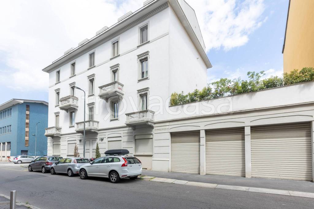 appartamento in vendita a Milano in zona Scalo Romana