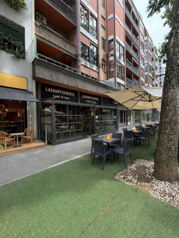 negozio in vendita a Milano in zona Solari