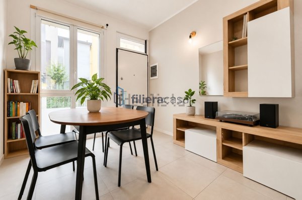 appartamento in vendita a Milano in zona Lorenteggio