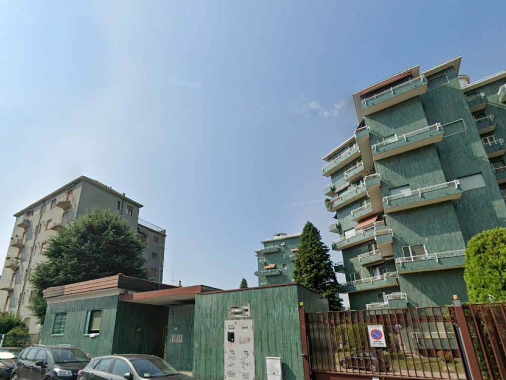 appartamento in vendita a Milano in zona Famagosta