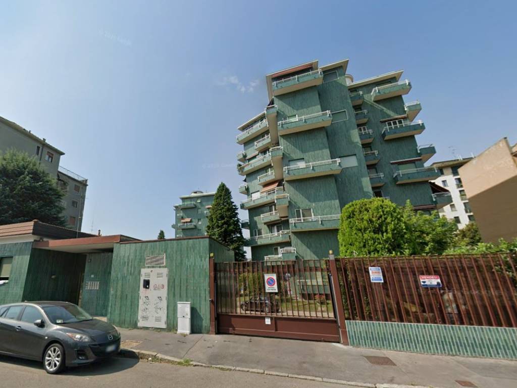 appartamento in vendita a Milano in zona Famagosta