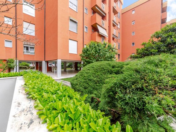 appartamento in vendita a Milano in zona Baggio