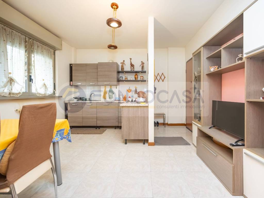 appartamento in vendita a Milano in zona Adriano
