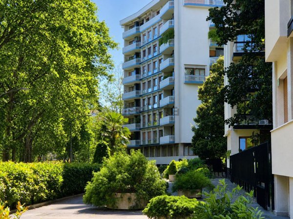 ufficio in vendita a Milano in zona Porta Magenta