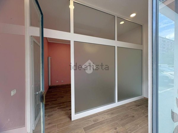 negozio in vendita a Milano in zona Lorenteggio