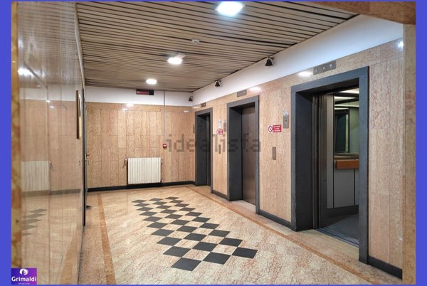 ufficio in vendita a Milano in zona Gallaratese