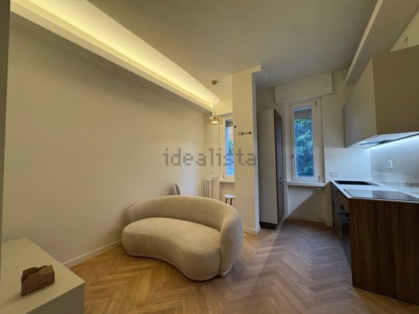 appartamento in vendita a Milano in zona Lorenteggio