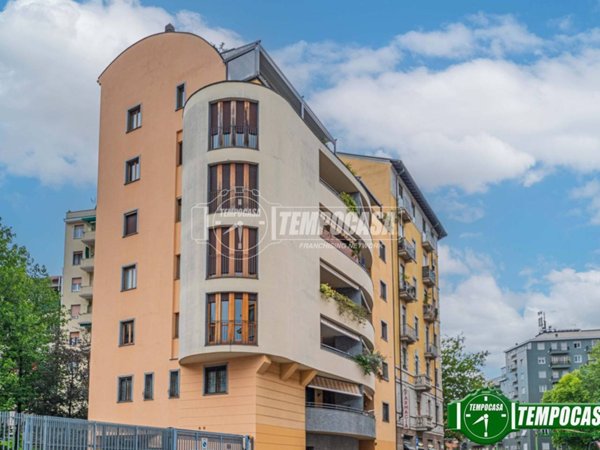 appartamento in vendita a Milano in zona Montalbino