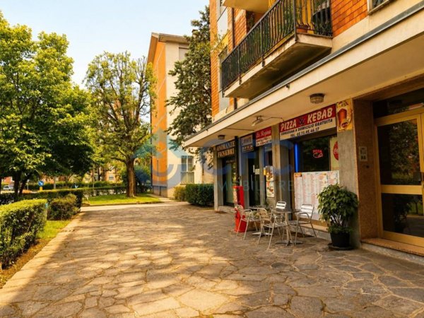 negozio in vendita a Milano in zona Forlanini