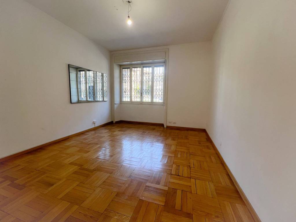 ufficio in vendita a Milano in zona Città Studi
