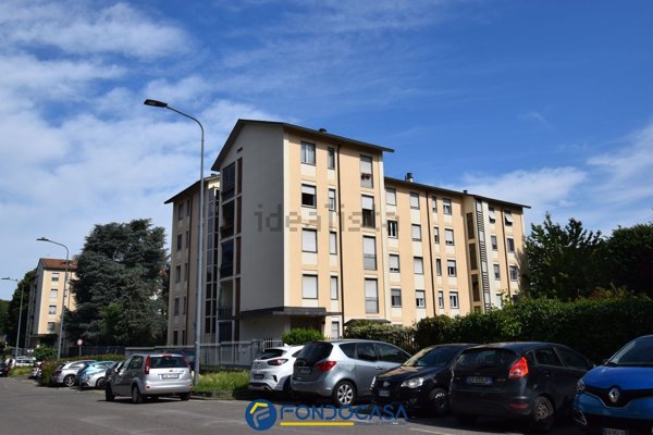 appartamento in vendita a Milano in zona Prato Centenaro