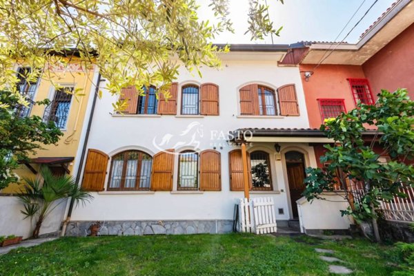 casa indipendente in vendita a Milano in zona Isola