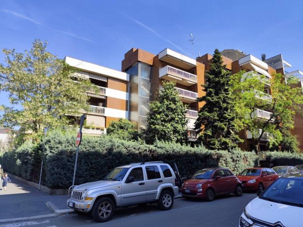 appartamento in vendita a Milano in zona Lorenteggio