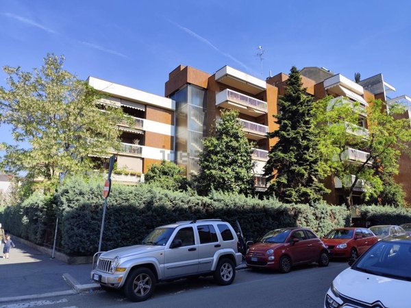 appartamento in vendita a Milano in zona Lorenteggio