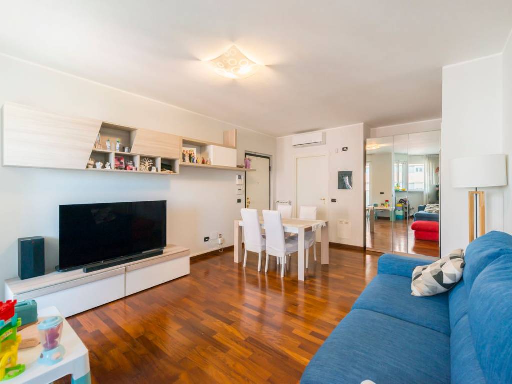 appartamento in vendita a Milano in zona Adriano