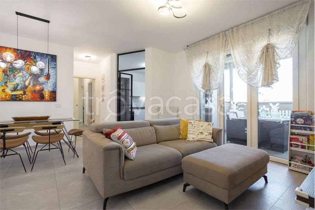 appartamento in vendita a Milano in zona Famagosta