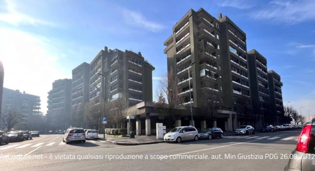 negozio in vendita a Milano in zona Gratosoglio