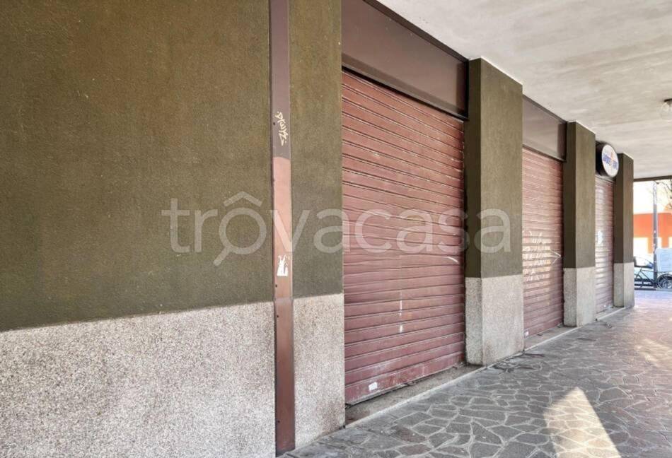 negozio in vendita a Milano in zona Gratosoglio