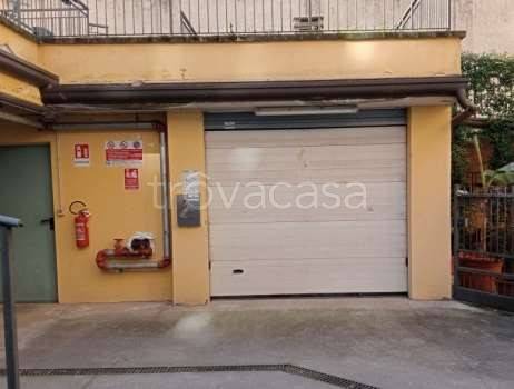 appartamento in vendita a Milano in zona Barona
