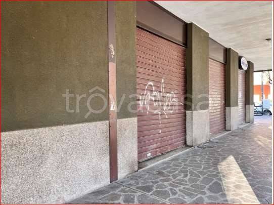 negozio in vendita a Milano in zona Gratosoglio
