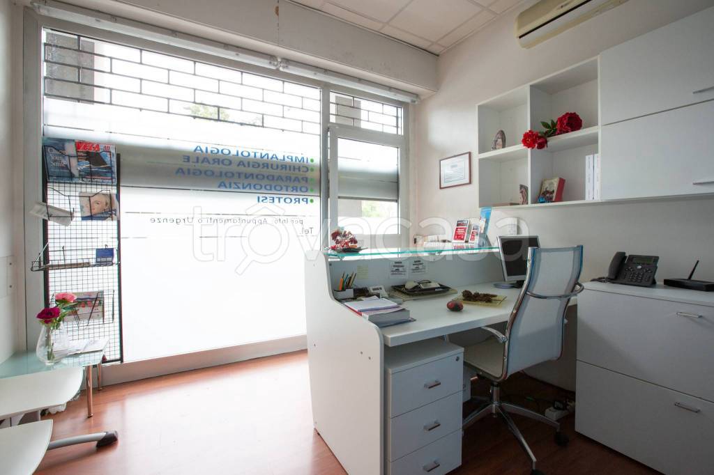 ufficio in vendita a Milano in zona Vigentino