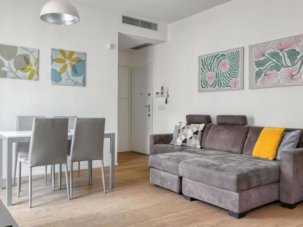 appartamento in vendita a Milano in zona Porta Genova