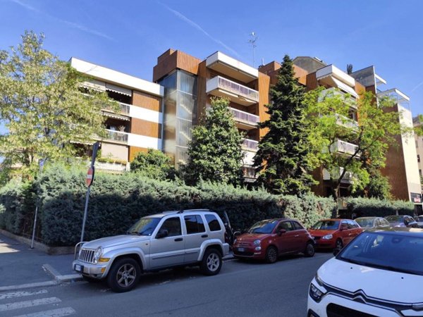 appartamento in vendita a Milano in zona Barona