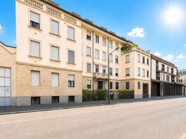 appartamento in vendita a Milano in zona Vigentino