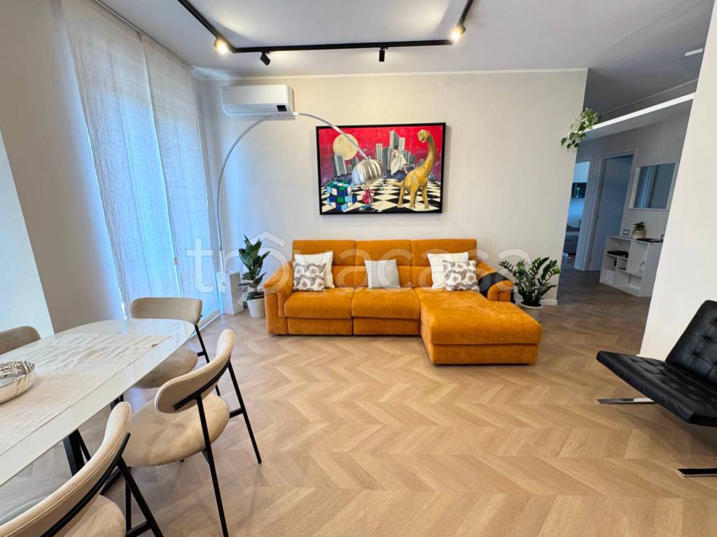 appartamento in vendita a Milano in zona Famagosta