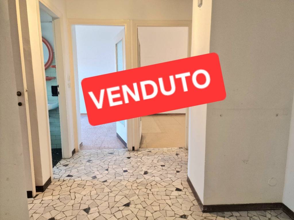 appartamento in vendita a Milano in zona Barona