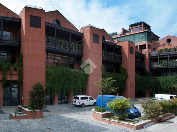 ufficio in vendita a Milano in zona Porta Ticinese
