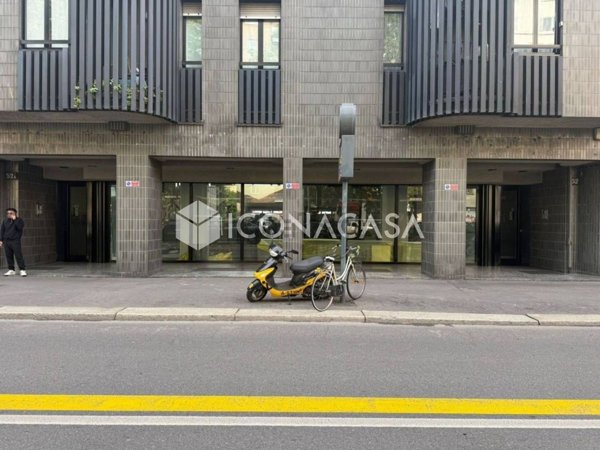 locale commerciale in vendita a Milano in zona Calvairate