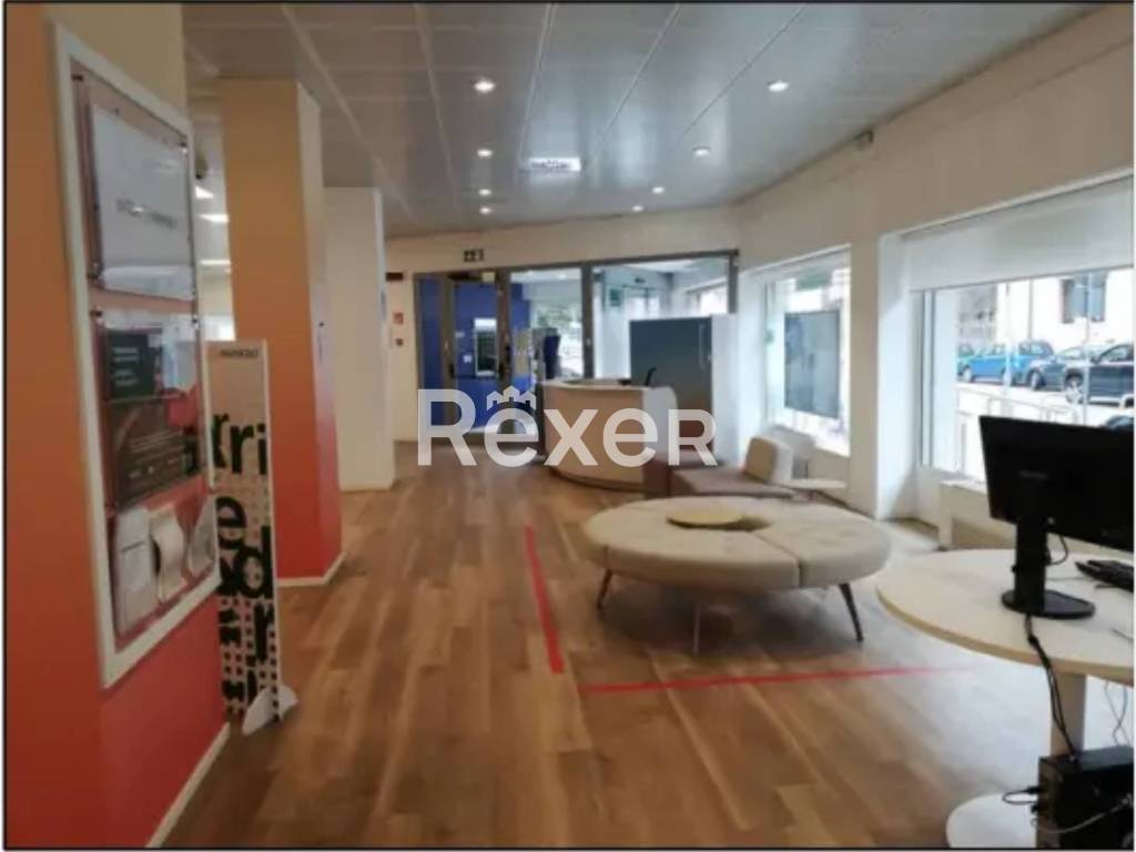 negozio in vendita a Milano in zona Rogoredo