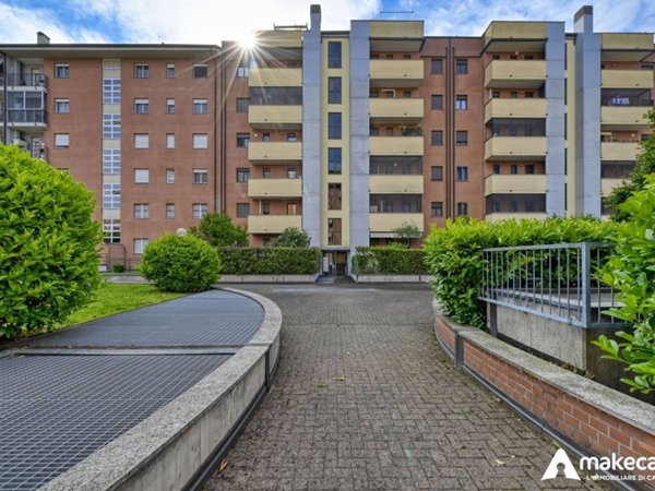 appartamento in vendita a Milano in zona Famagosta